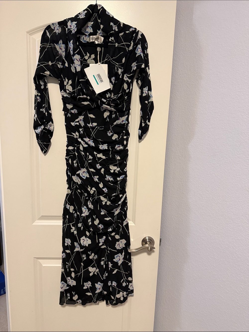 New Diane Von Furstenberg Black Floral Ruched Midi Dress - Picture 1 of 4